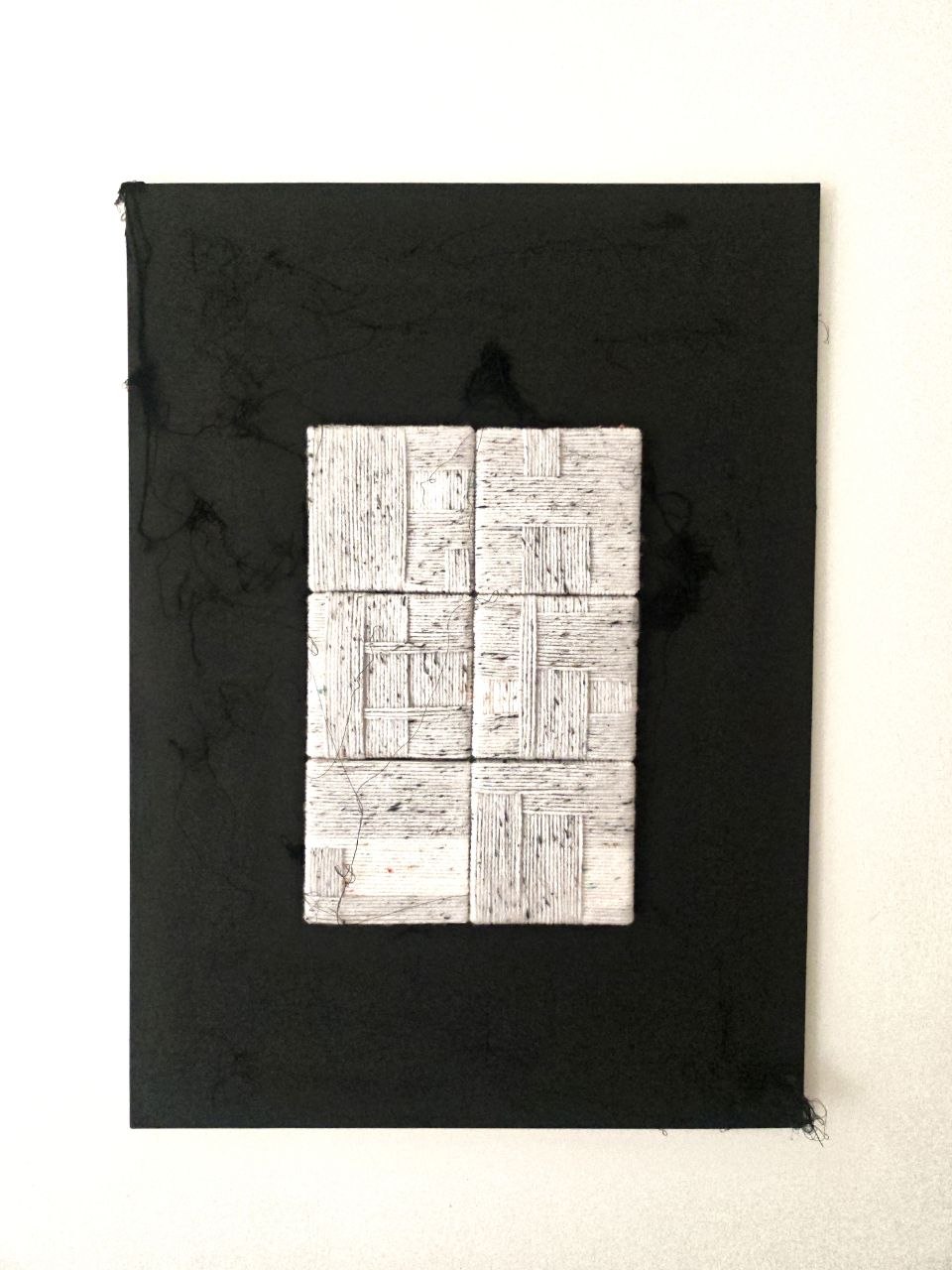 Ross.Wool · «Partitura del Tempo» — Modulo a sei scomparti in filo pettinato bianco, 2024